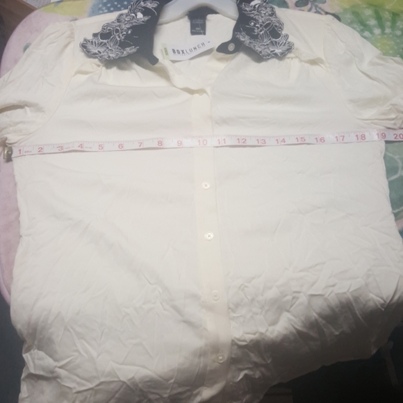 Alice in wonderland embroidered top - Picture 13 of 16